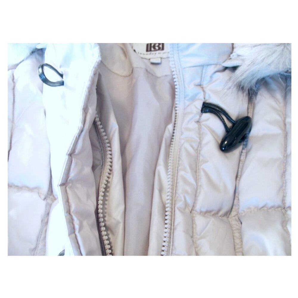 Long winter puffer coat with duffle button design with a zip closure - Picture 4 of 15